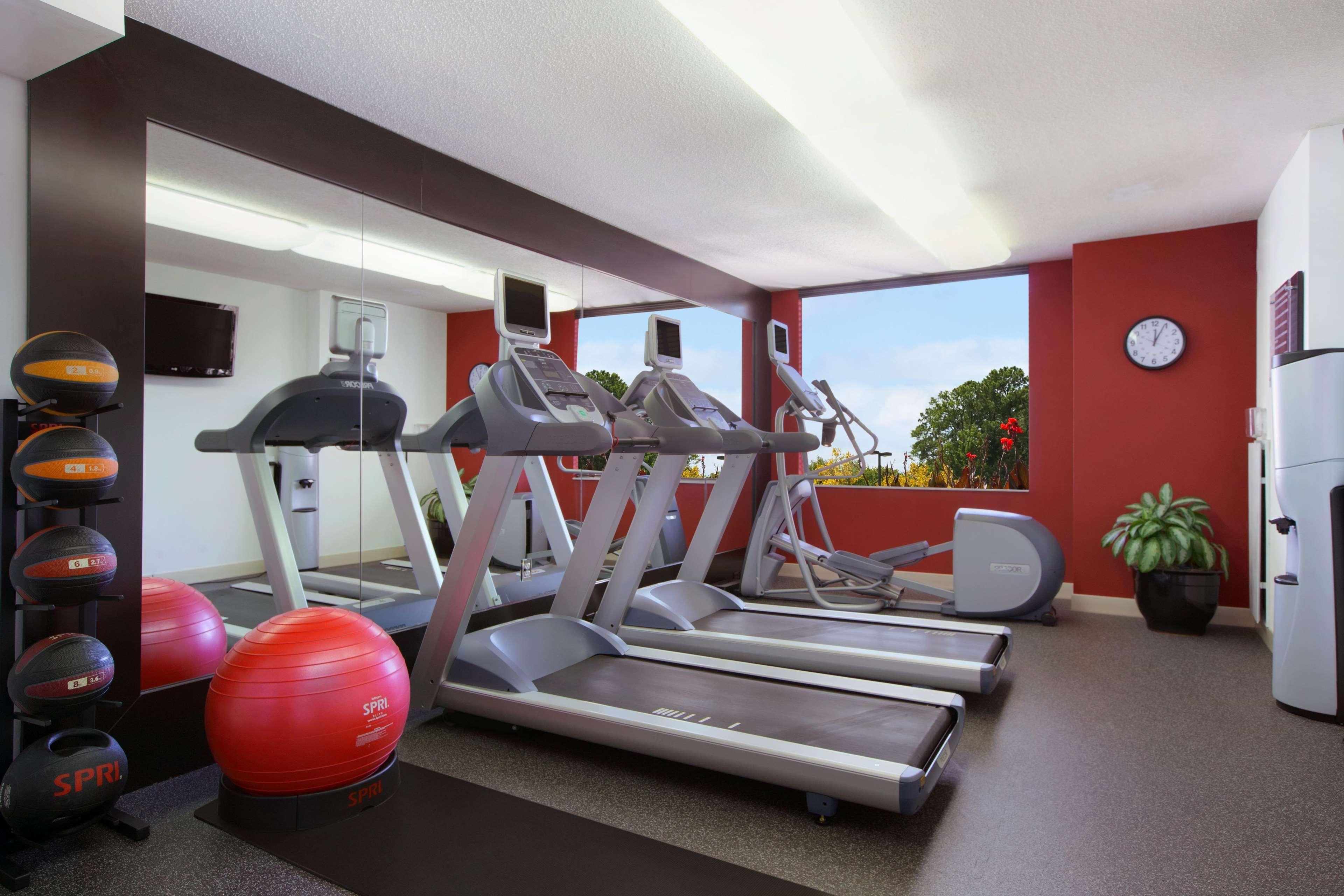 Homewood Suites By Hilton Falls Church Merrifield Екстериор снимка