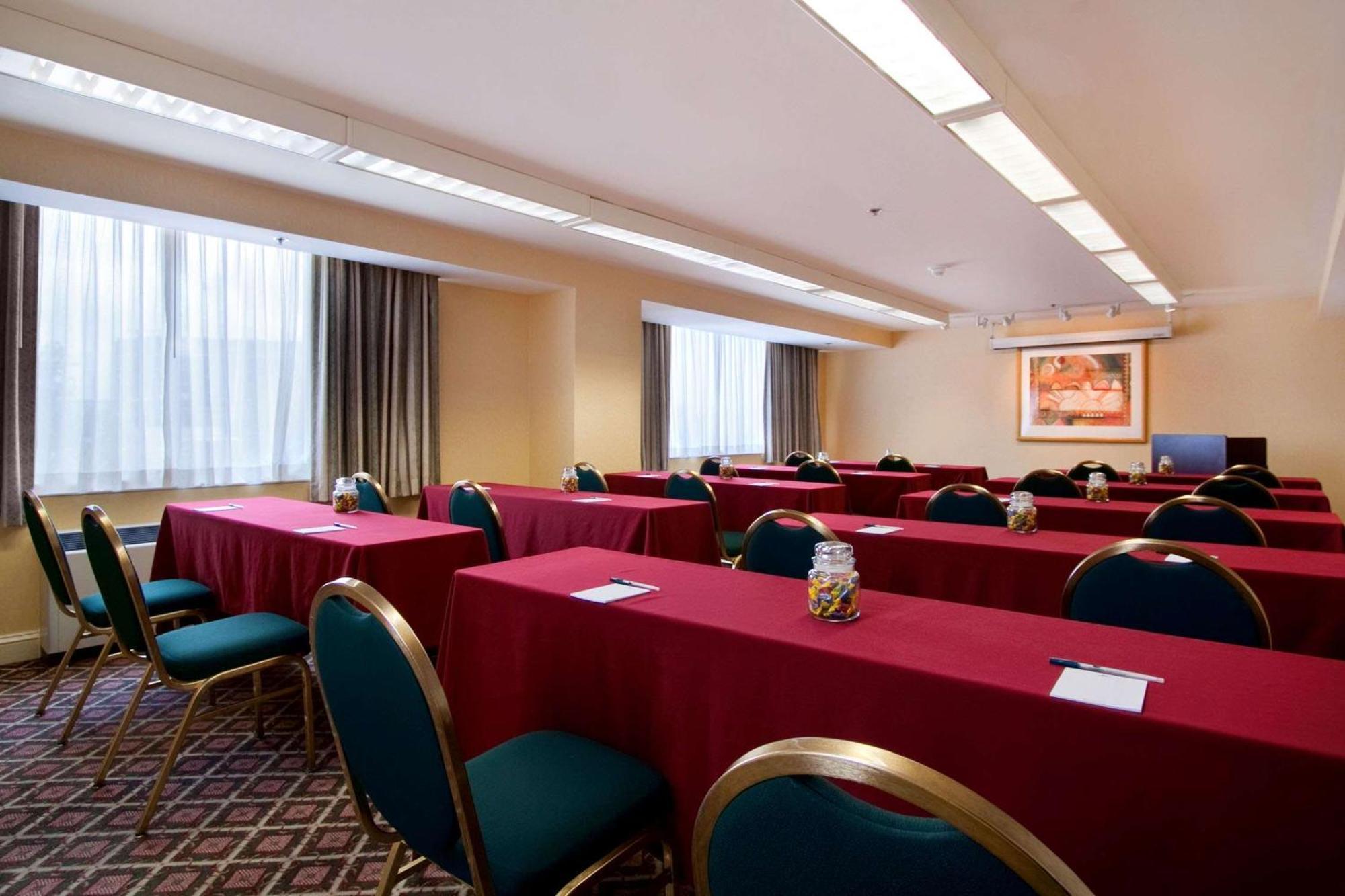 Homewood Suites By Hilton Falls Church Merrifield Екстериор снимка